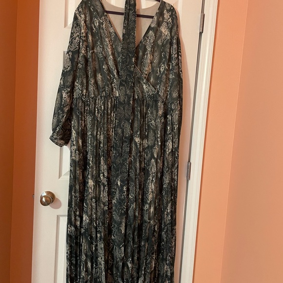 Ava & Viv Snakeskin Print Chiffon Pleated Maxi Dress 3X - Picture 5 of 6
